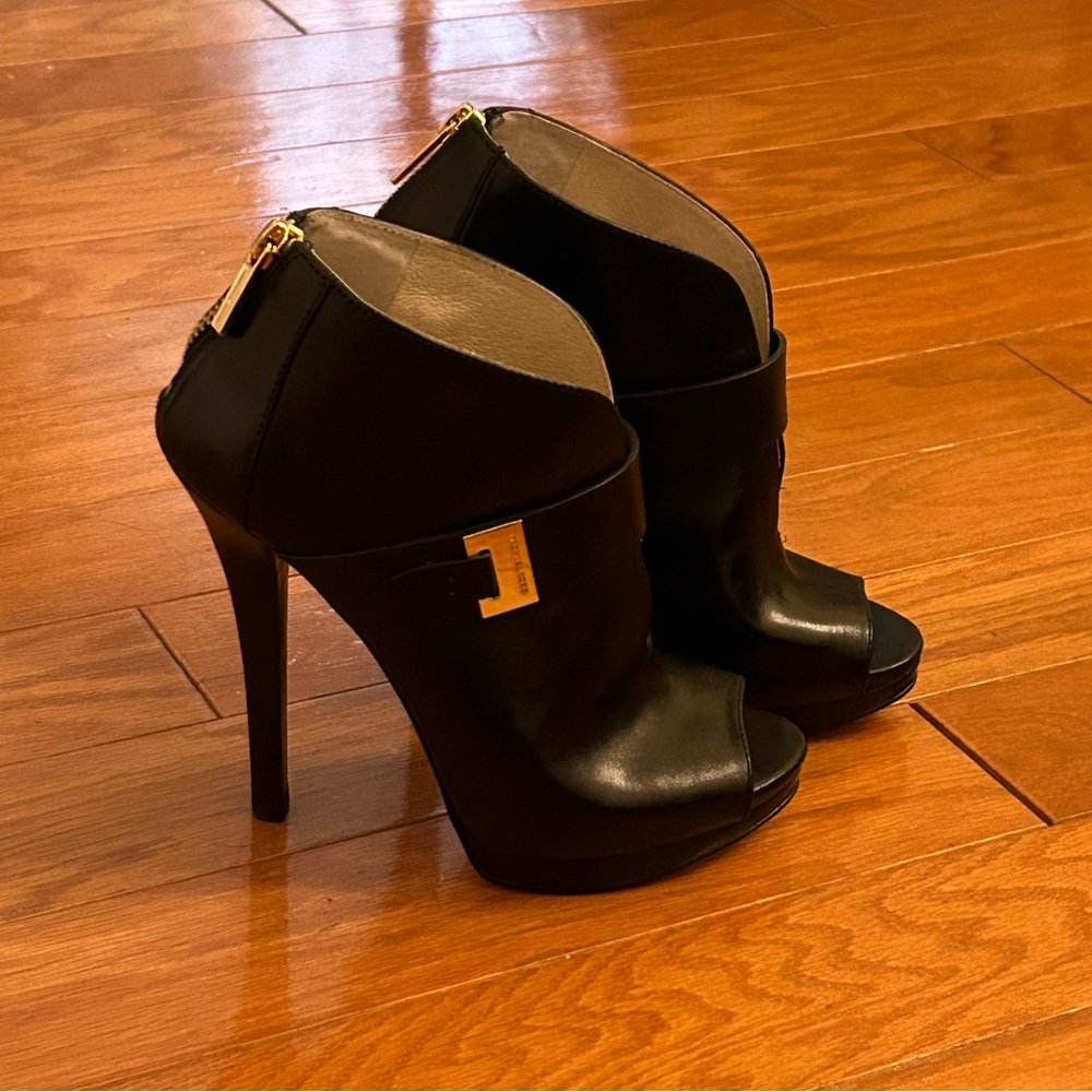 MICHAEL Michael Kors Womens Black Leather Heels Booties 5.5 NWT